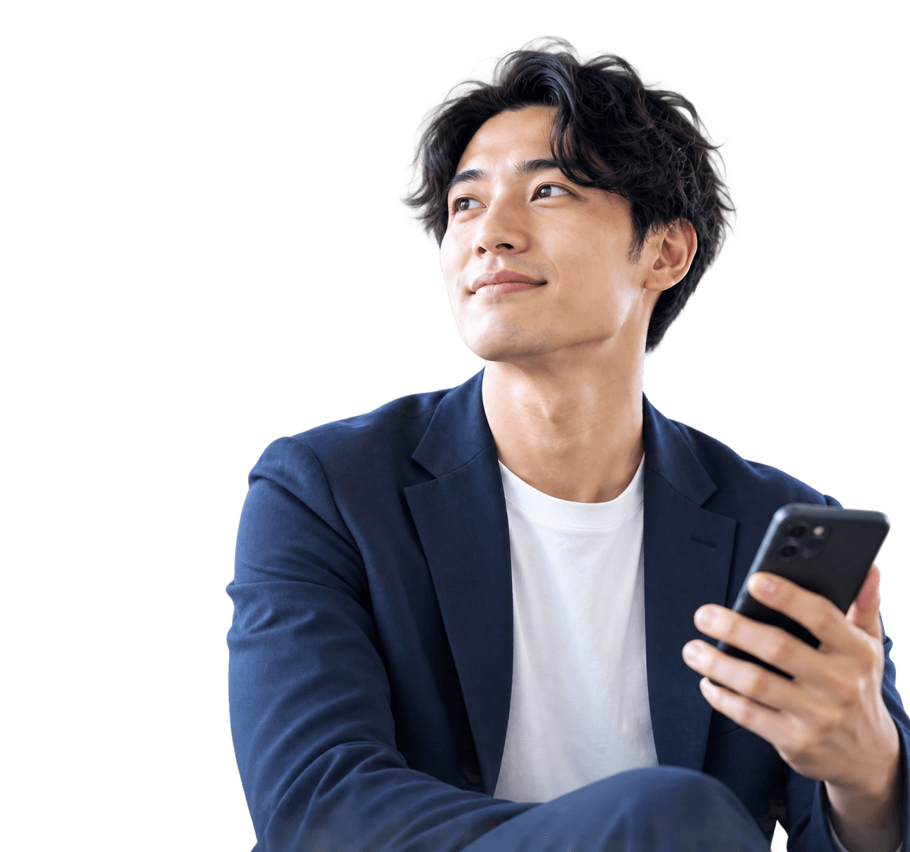 スマートフォンで投資物件を検討する人物